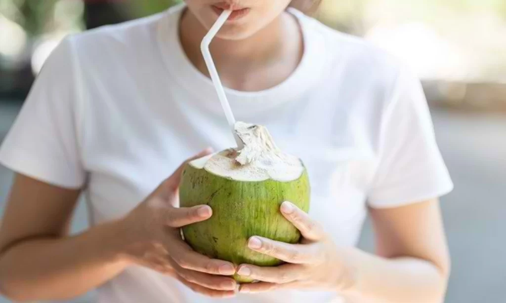 Manfaat Air Kelapa Muda